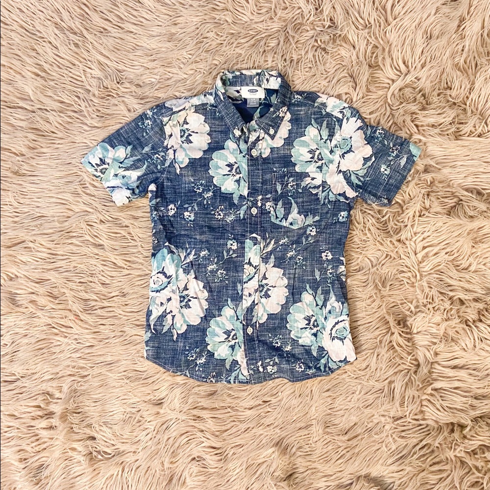 Boy’s Old Navy Short Sleeve Button Up Size S 6-7
